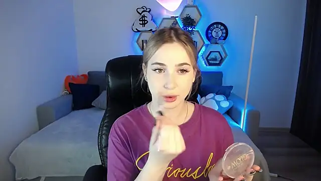 Snapshot of SabrinViolet chatting on December 24, 9:06 am SabrinViolet online show from December 24, 9:06 am