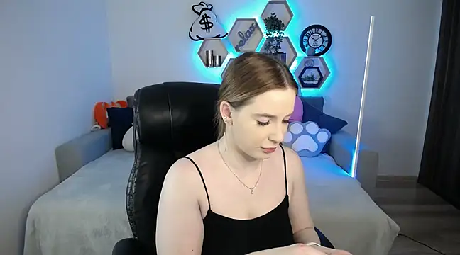 Snapshot of SabrinViolet chatting on February 25, 9:09 am SabrinViolet online show from February 25, 9:09 am