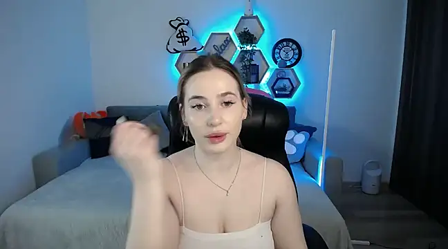 Snapshot of SabrinViolet chatting on March 4, 9:07 am SabrinViolet online show from March 4, 9:07 am