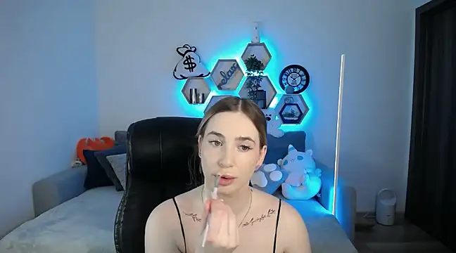 Snapshot of SabrinViolet chatting on March 11, 9:13 am SabrinViolet online show from March 11, 9:13 am