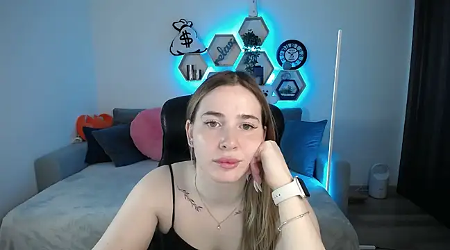 Snapshot of SabrinViolet chatting on March 12, 9:02 am SabrinViolet online show from March 12, 9:02 am