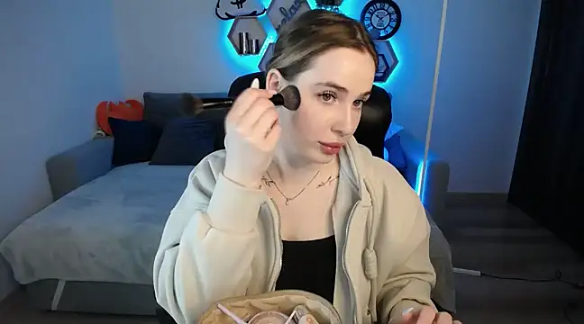 Snapshot of SabrinViolet chatting on March 19, 9:06 am SabrinViolet online show from March 19, 9:06 am