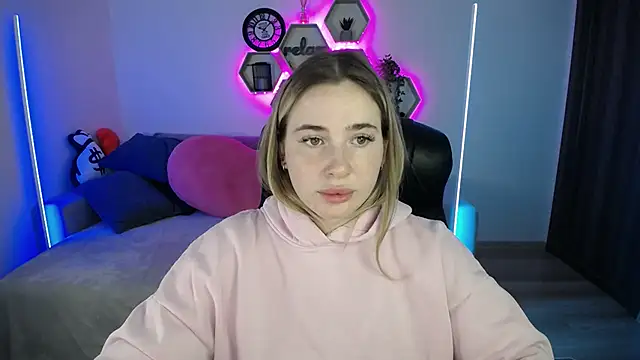 Snapshot of SabrinViolet chatting on September 19, 8:16 am SabrinViolet online show from September 19, 8:16 am