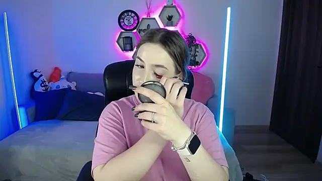 Snapshot of SabrinViolet chatting on September 24, 8:17 am SabrinViolet online show from September 24, 8:17 am