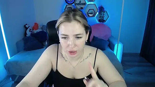 Snapshot of SabrinViolet chatting on November 4, 9:19 am SabrinViolet online show from November 4, 9:19 am