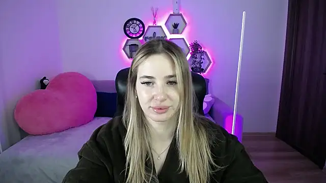 SabrinViolet online show from February 8, 9:02 am