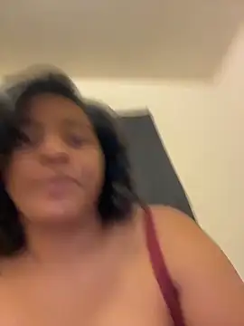 Snapshot of prettlovely14 chatting on December 20, 8:27 pm prettlovely14 online show from December 20, 8:27 pm