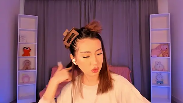 Snapshot of tinki_winkii chatting on December 18, 6:41 am tinki winkii online show from December 18, 6:41 am