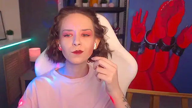 FascinatingEyess online show from December 8, 6:39 pm
