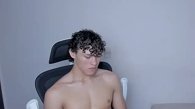 laurent nova online show from November 19, 5:13 pm