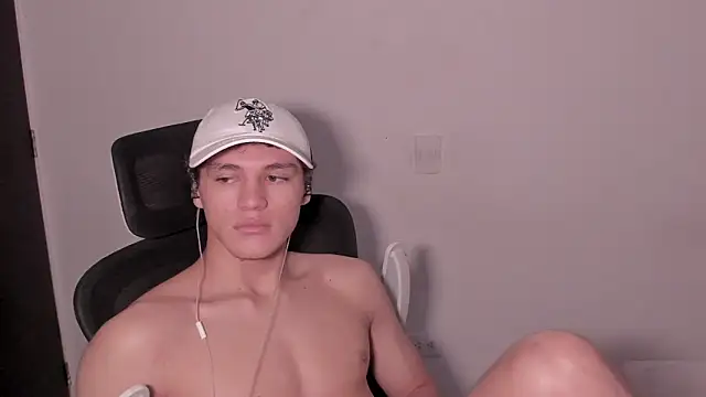 Snapshot of laurent_nova chatting on May 19, 12:00 pm laurent nova online show from May 19, 12:00 pm