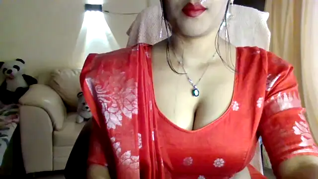 Snapshot of Queenhimanshi chatting on April 4, 4:44 am Queenhimanshi online show from April 4, 4:44 am