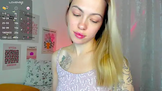 Snapshot of damn_cutie chatting on December 27, 8:39 pm damn cutie online show from December 27, 8:39 pm