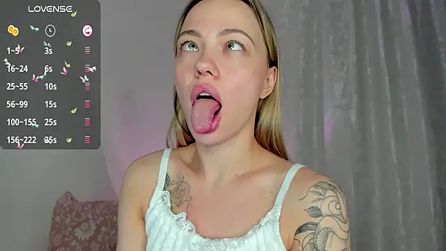 Snapshot of damn_cutie chatting on January 13, 10:56 pm damn cutie online show from January 13, 10:56 pm