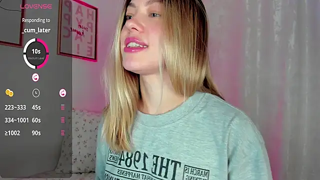 Snapshot of damn_cutie chatting on March 12, 11:12 pm damn cutie online show from March 12, 11:12 pm