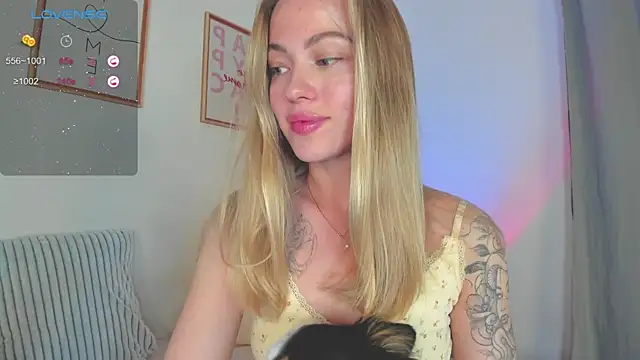 Snapshot of damn_cutie chatting on September 19, 7:25 pm damn cutie online show from September 19, 7:25 pm