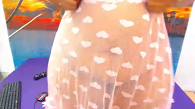 Snapshot of Brookylynbrownxx chatting on June 5, 9:09 pm Brookylynbrownxx online show from June 5, 9:09 pm