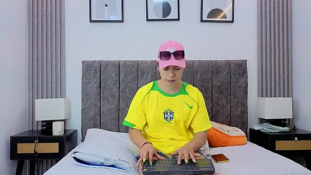 Luciana Ortiz1 online show from December 15, 1:26 pm