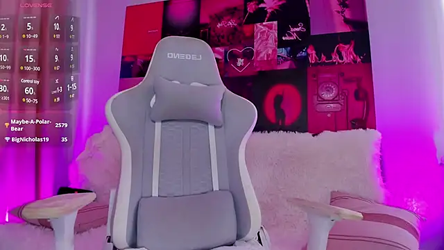 Snapshot of Kate_Burleskk chatting on March 1, 5:42 am Kate Burleskk online show from March 1, 5:42 am