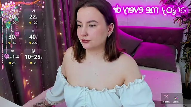 Snapshot of FeralPeach chatting on March 21, 6:05 am FeralPeach online show from March 21, 6:05 am