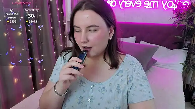 FeralPeach online show from February 15, 6:54 am