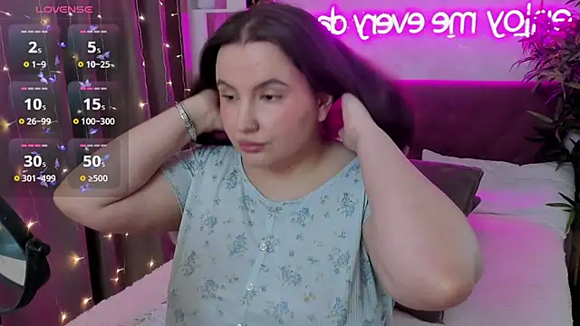 Snapshot of FeralPeach chatting on April 17, 7:00 am FeralPeach online show from April 17, 7:00 am