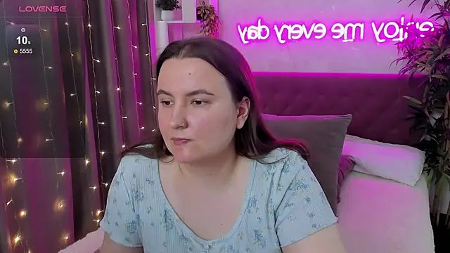 Snapshot of FeralPeach chatting on May 16, 7:38 am FeralPeach online show from May 16, 7:38 am