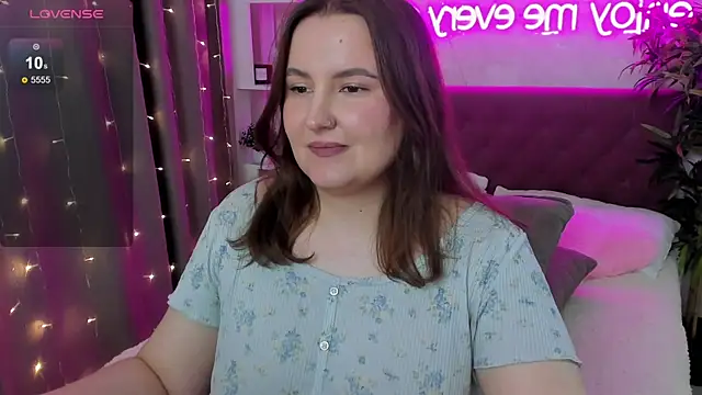 Snapshot of FeralPeach chatting on May 30, 7:49 am FeralPeach online show from May 30, 7:49 am
