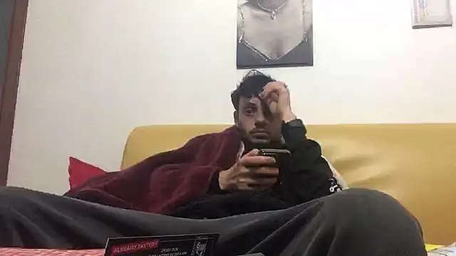 Snapshot of DragonPink chatting on January 5, 11:44 pm DragonPink online show from January 5, 11:44 pm