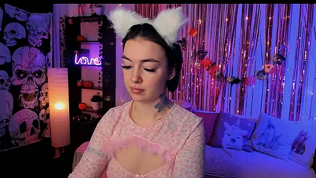 Snapshot of Magic_Allie chatting on October 27, 7:51 pm Magic Allie online show from October 27, 7:51 pm