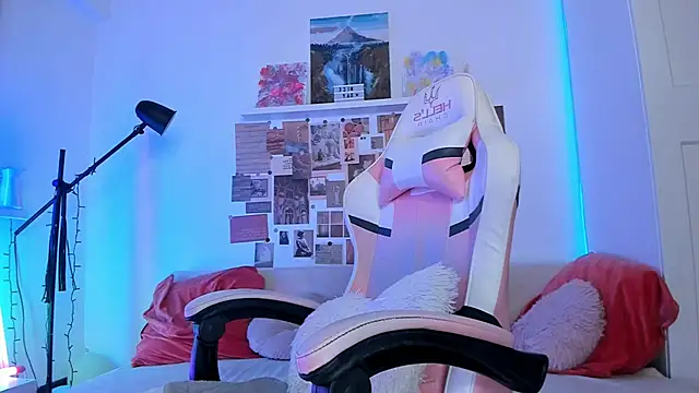 Mia Madden online show from September 18, 3:41 am