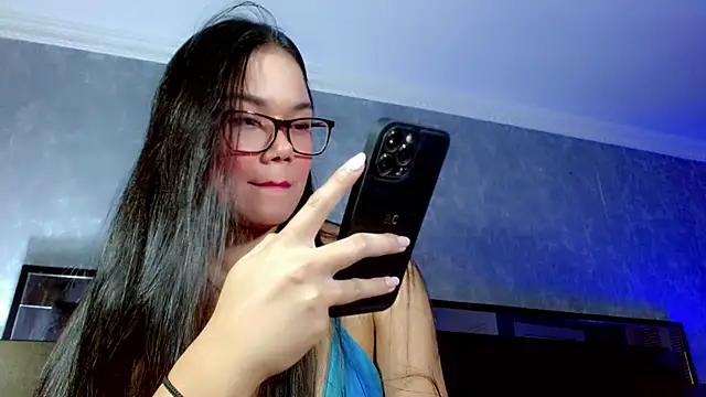 Snapshot of JasmineMoore chatting on June 2, 10:01 pm JasmineMoore online show from June 2, 10:01 pm