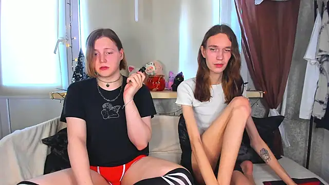 Snapshot of Calvin_and_Kevin chatting on October 22, 7:41 am Calvin and Kevin online show from October 22, 7:41 am