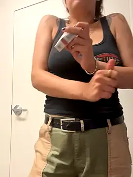 Snapshot of SafeinouterSpace chatting on October 1, 7:47 am SafeinouterSpace online show from October 1, 7:47 am