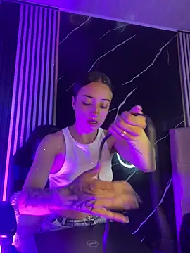 Ady 18 online show from October 30, 4:52 pm