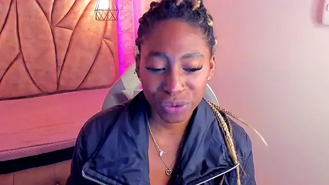 Queen perla  online show from January 8, 4:00 pm