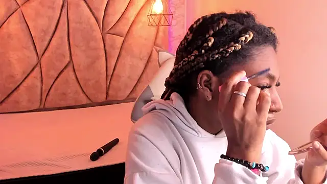 Queen perla  online show from January 20, 11:45 am