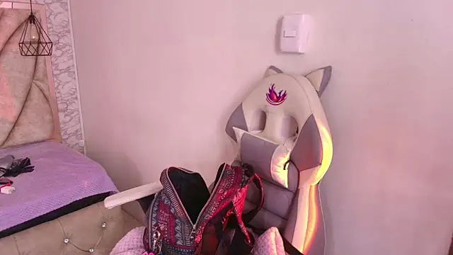 Queen perla  online show from November 29, 12:30 pm