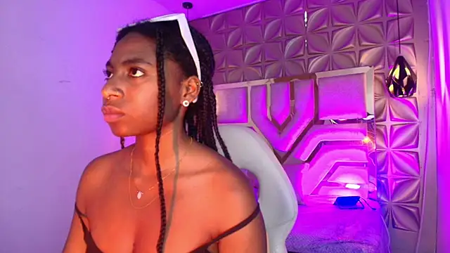 Queen perla  online show from March 1, 6:21 pm