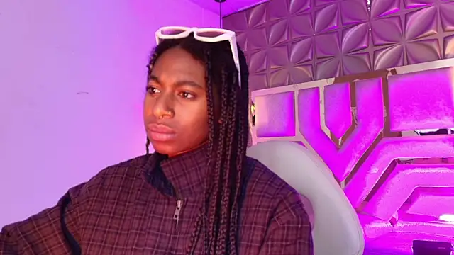 Queen perla  online show from March 14, 12:10 pm