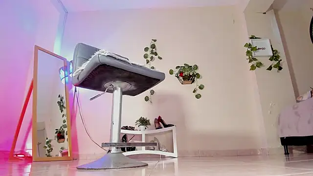 Snapshot of thais_dreams chatting on October 6, 12:35 pm thais dreams online show from October 6, 12:35 pm