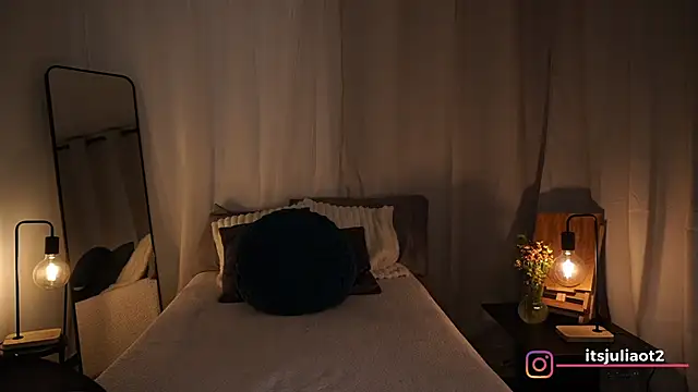 mssjulia online show from May 25, 1:11 am