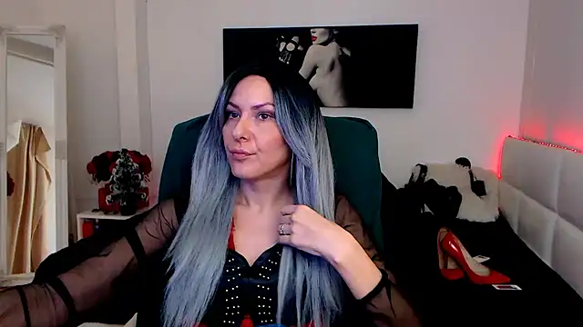 EvelynQueenn online show from December 16, 7:15 am