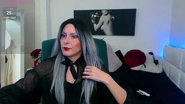 EvelynQueenn online show from December 18, 7:58 am