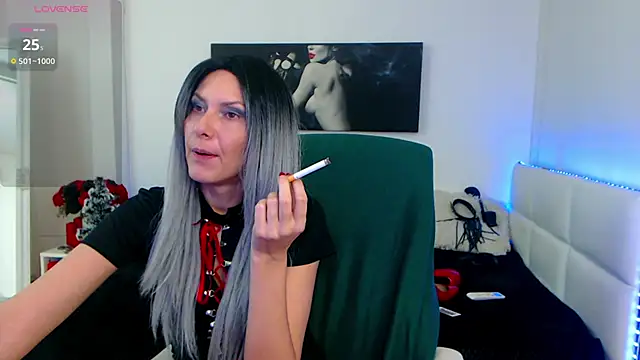 EvelynQueenn online show from December 19, 5:40 am