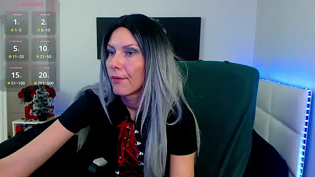 EvelynQueenn online show from December 19, 8:56 am