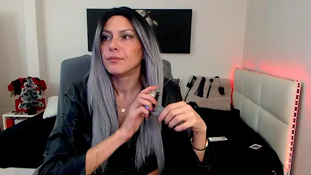 EvelynQueenn online show from December 23, 6:11 am