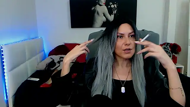 EvelynQueenn online show from January 11, 7:39 am
