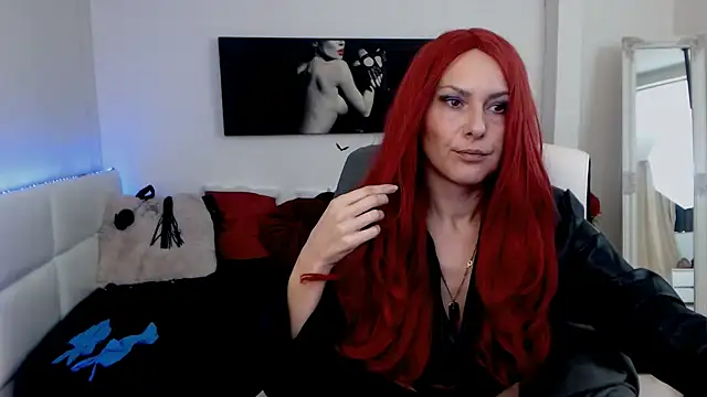 EvelynQueenn online show from January 13, 6:06 am