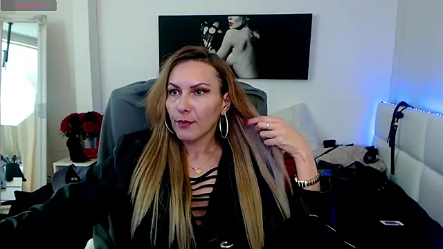 EvelynQueenn online show from February 3, 10:36 am